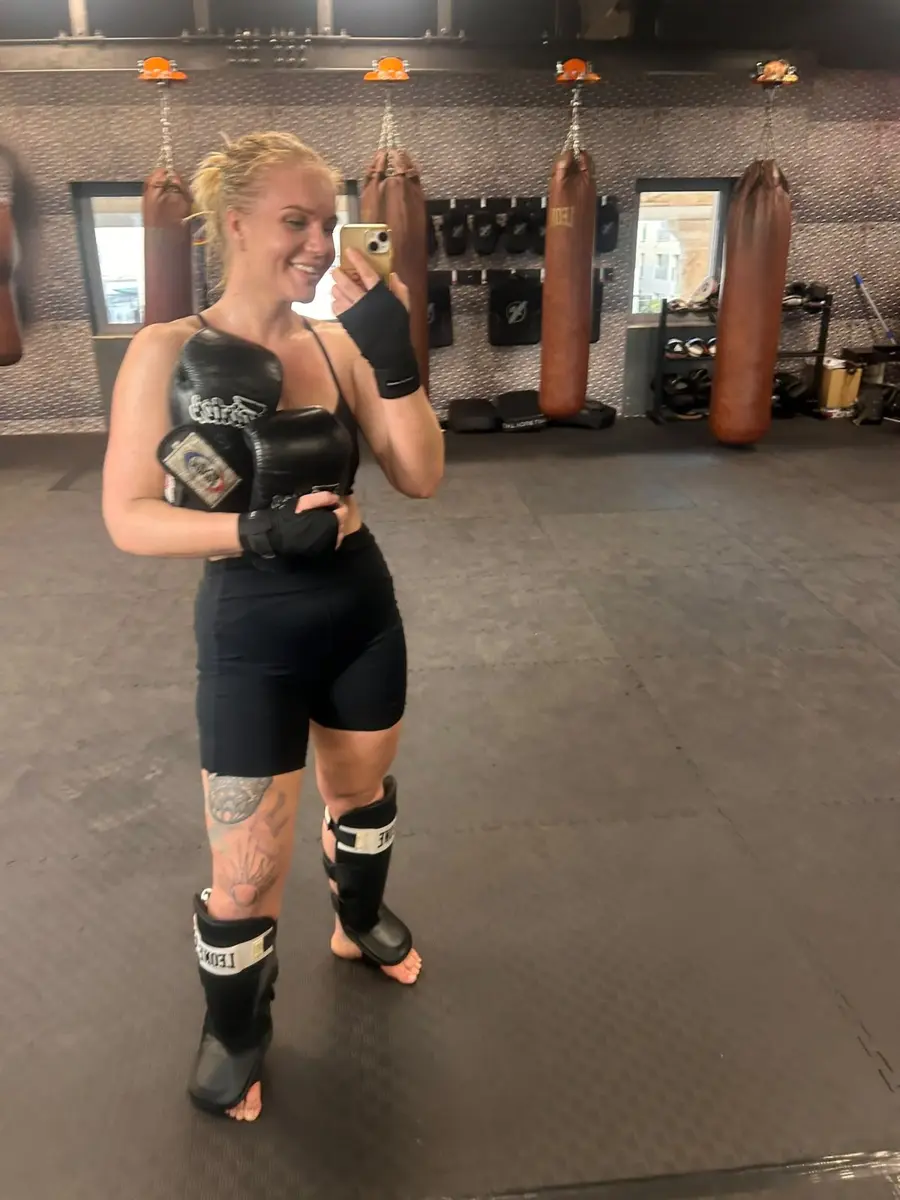 Rosa in kickboxing kit in the gym